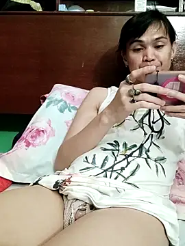 Snapshot of QueenSoreal chatting on 05-02-26, 01:49 QueenSoreal online show from 05-02-26, 01:49