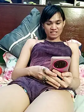 Snapshot of QueenSoreal chatting on 05-10-26, 05:34 QueenSoreal online show from 05-10-26, 05:34