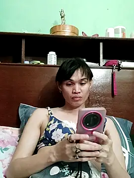 Snapshot of QueenSoreal chatting on 05-12-26, 01:41 QueenSoreal online show from 05-12-26, 01:41