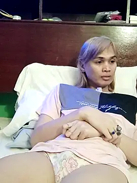 Snapshot of QueenSoreal chatting on 05-30-26, 02:58 QueenSoreal online show from 05-30-26, 02:58