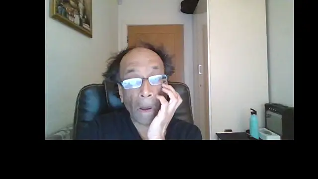Snapshot of rauncher1 chatting on 05-09-26, 08:52 rauncher1 online show from 05-09-26, 08:52