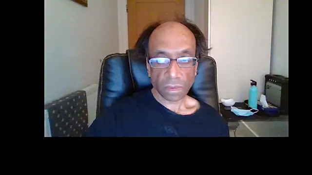 Snapshot of rauncher1 chatting on 06-10-26, 08:24 rauncher1 online show from 06-10-26, 08:24
