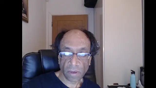 Snapshot of rauncher1 chatting on 06-12-26, 08:02 rauncher1 online show from 06-12-26, 08:02