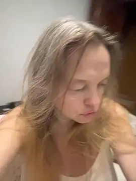 Susanel online show from 11-23-25, 02:11