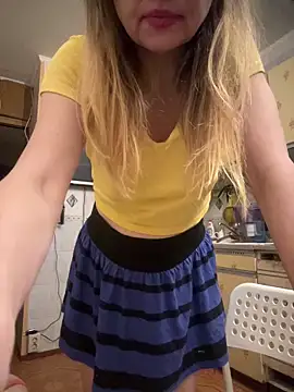 Snapshot of Susanel chatting on 12-13-25, 08:04 Susanel online show from 12-13-25, 08:04