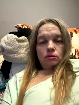 Snapshot of Susanel chatting on 12-16-25, 03:00 Susanel online show from 12-16-25, 03:00