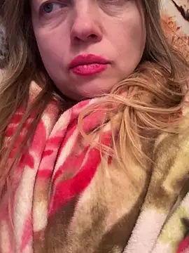 Snapshot of Susanel chatting on 12-16-25, 06:46 Susanel online show from 12-16-25, 06:46