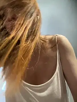 Snapshot of Susanel chatting on 02-14-26, 12:02 Susanel online show from 02-14-26, 12:02