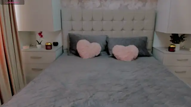 mysteriousbrunette26 online show from 04-18-26, 08:29