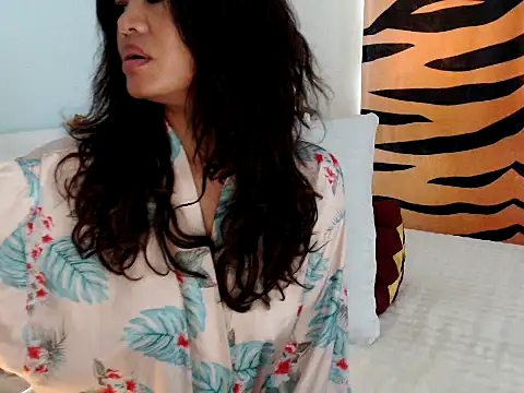 Snapshot of nareethai chatting on 12-21-25, 07:26 nareethai online show from 12-21-25, 07:26