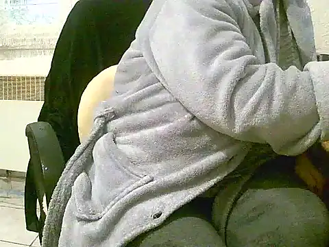 Snapshot of douceur63 chatting on 01-08-26, 11:56 douceur63 online show from 01-08-26, 11:56