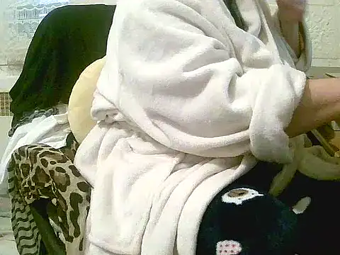 Snapshot of douceur63 chatting on 02-12-26, 11:16 douceur63 online show from 02-12-26, 11:16