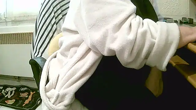 Snapshot of douceur63 chatting on 04-04-26, 10:57 douceur63 online show from 04-04-26, 10:57