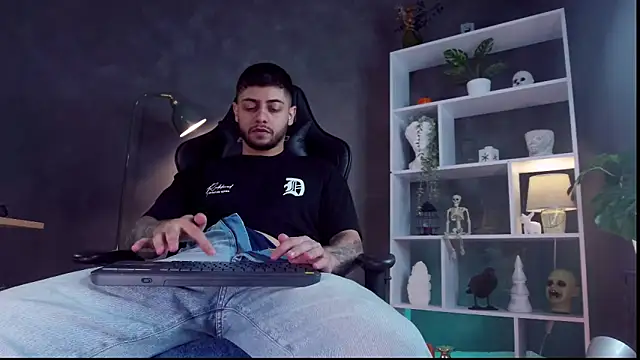 alessandro duty online show from 10-18-25, 04:08