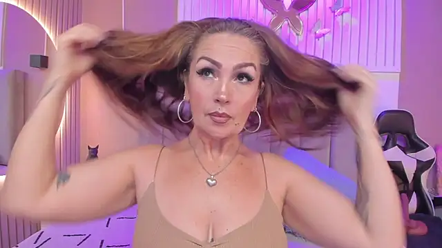 Snapshot of chantall1375 chatting on 06-10-26, 03:39 chantall1375 online show from 06-10-26, 03:39