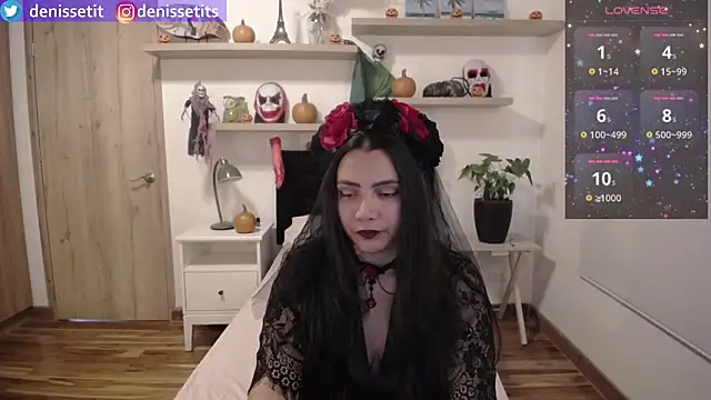DenisseTits online show from 10-31-25, 08:21