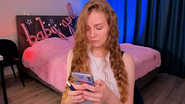 SweetMilkis online show from 12-27-24, 09:17