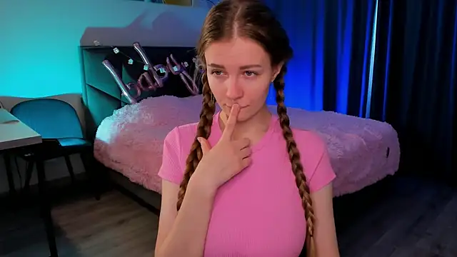 SweetMilkis online show from 02-04-25, 09:07