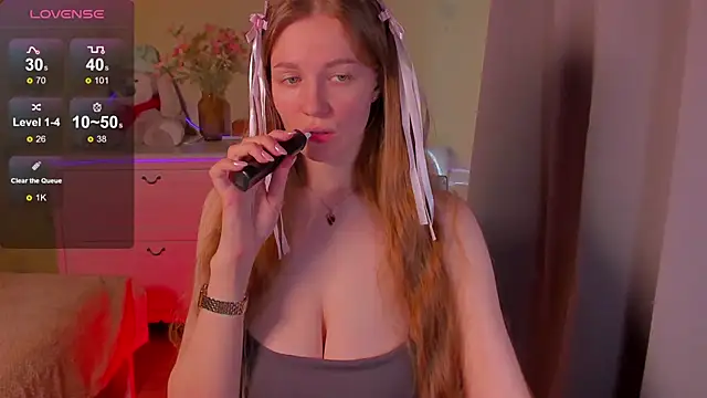 SweetMilkis online show from 04-24-26, 11:45