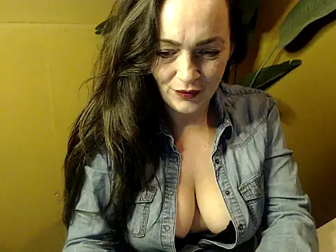 Snapshot of cloe85nl chatting on 12-18-24, 01:34 cloe85nl online show from 12-18-24, 01:34