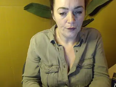Snapshot of cloe85nl chatting on 02-13-25, 04:17 cloe85nl online show from 02-13-25, 04:17