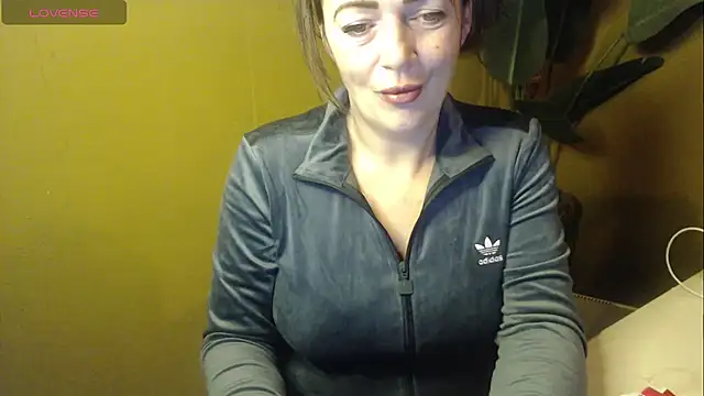 Snapshot of cloe85nl chatting on 02-01-26, 09:19 cloe85nl online show from 02-01-26, 09:19