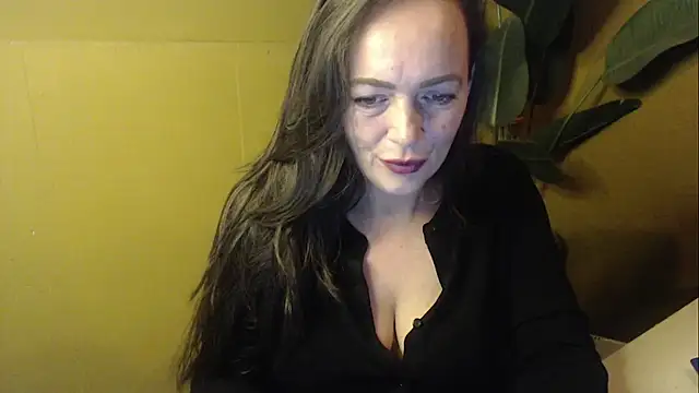 Snapshot of cloe85nl chatting on 02-18-26, 08:43 cloe85nl online show from 02-18-26, 08:43