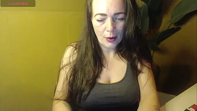 Snapshot of cloe85nl chatting on 02-26-26, 08:13 cloe85nl online show from 02-26-26, 08:13