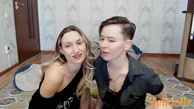 Snapshot of Helldollz chatting on 12-22-24, 07:00 Helldollz online show from 12-22-24, 07:00