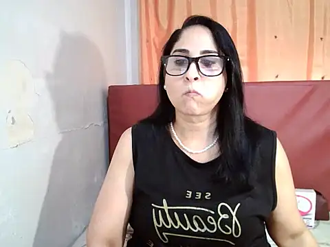 Snapshot of Indiankushy chatting on 12-18-25, 04:35 Indiankushy online show from 12-18-25, 04:35