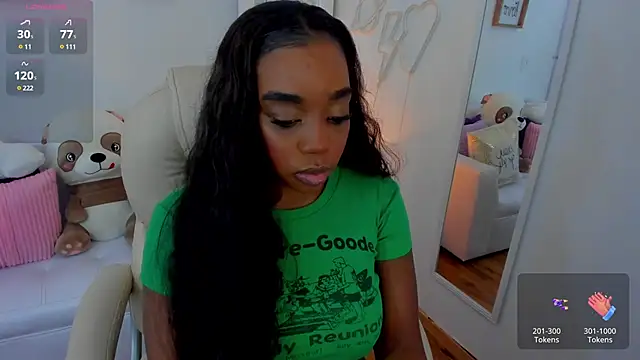 Snapshot of zobe_love chatting on 01-17-25, 06:02 zobe love online show from 01-17-25, 06:02