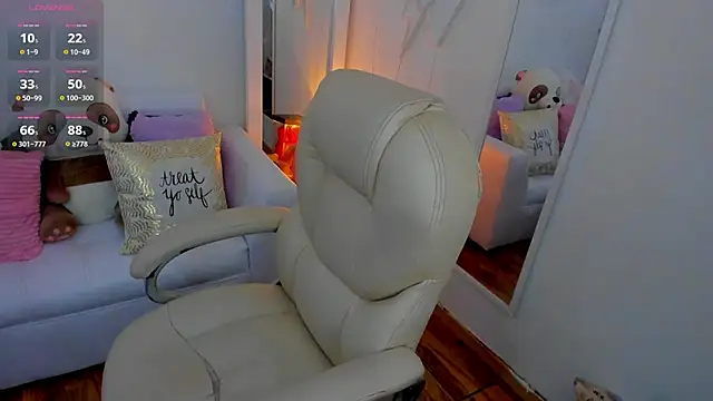 Snapshot of zobe_love chatting on 01-28-25, 05:35 zobe love online show from 01-28-25, 05:35