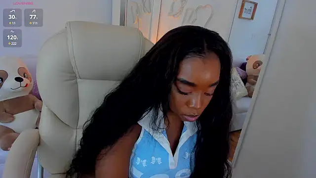 Snapshot of zobe_love chatting on 03-22-25, 05:28 zobe love online show from 03-22-25, 05:28