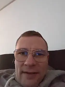 Snapshot of buchr1 chatting on 11-21-25, 11:31 buchr1 online show from 11-21-25, 11:31