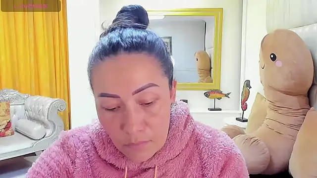 Snapshot of gaby_trent chatting on 01-30-25, 04:24 gaby trent online show from 01-30-25, 04:24