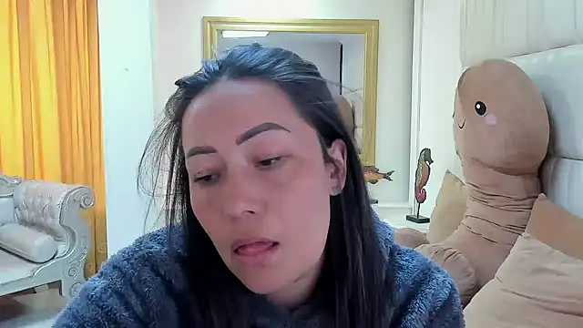 Snapshot of gaby_trent chatting on 02-03-25, 01:51 gaby trent online show from 02-03-25, 01:51