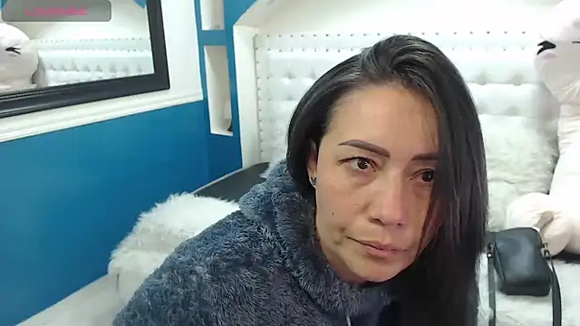 Snapshot of gaby_trent chatting on 02-24-25, 12:37 gaby trent online show from 02-24-25, 12:37