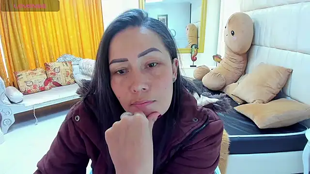 Snapshot of gaby_trent chatting on 03-21-25, 02:40 gaby trent online show from 03-21-25, 02:40