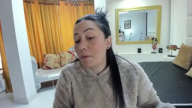 Snapshot of gaby_trent chatting on 09-26-25, 02:21 gaby trent online show from 09-26-25, 02:21