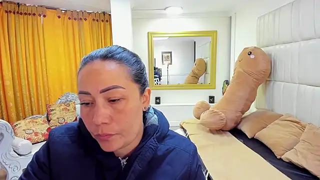 Snapshot of gaby_trent chatting on 10-17-25, 02:08 gaby trent online show from 10-17-25, 02:08