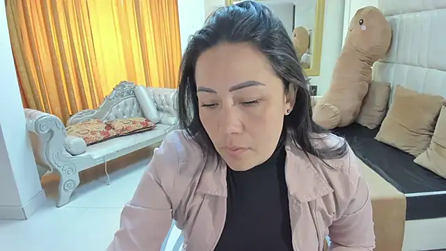 Snapshot of gaby_trent chatting on 10-24-25, 01:51 gaby trent online show from 10-24-25, 01:51