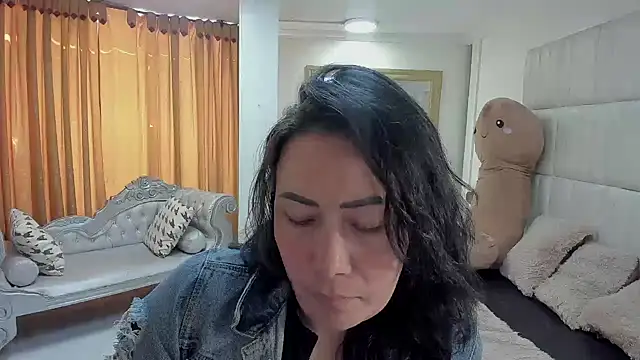 Snapshot of gaby_trent chatting on 02-10-26, 02:43 gaby trent online show from 02-10-26, 02:43