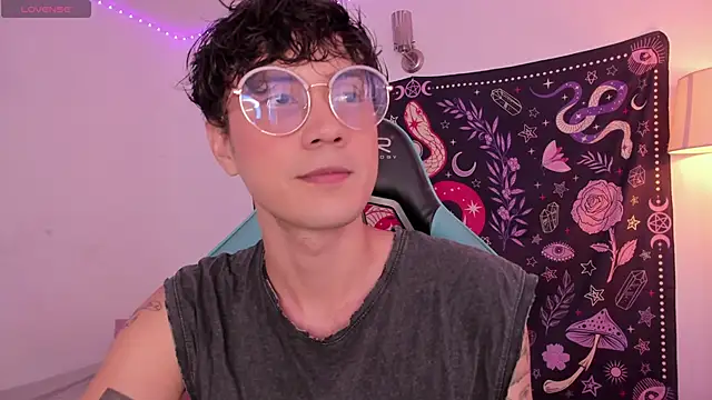 LeaneSeb online show from 12-14-24, 08:18