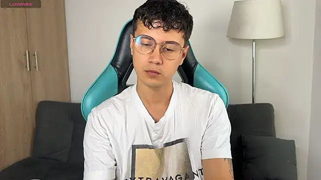 LeaneSeb online show from 03-08-26, 06:55