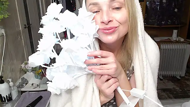 Mika Passion online show from 10-04-25, 10:08