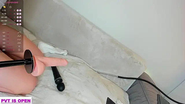 Snapshot of Juicy_Bella chatting on 03-08-25, 04:17 Juicy Bella online show from 03-08-25, 04:17