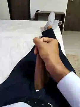 Snapshot of GUJJU_GUJARATI chatting on 01-21-25, 10:52 GUJJU GUJARATI online show from 01-21-25, 10:52