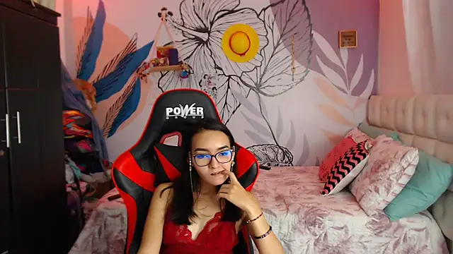 LinzyBaner online show from 01-14-25, 01:04