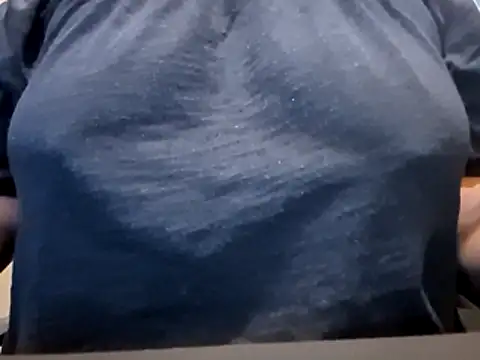 Snapshot of SensualATease chatting on 10-27-25, 02:43 SensualATease online show from 10-27-25, 02:43