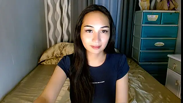 Snapshot of SweetLilly_18 chatting on 06-01-26, 07:10 SweetLilly 18 online show from 06-01-26, 07:10